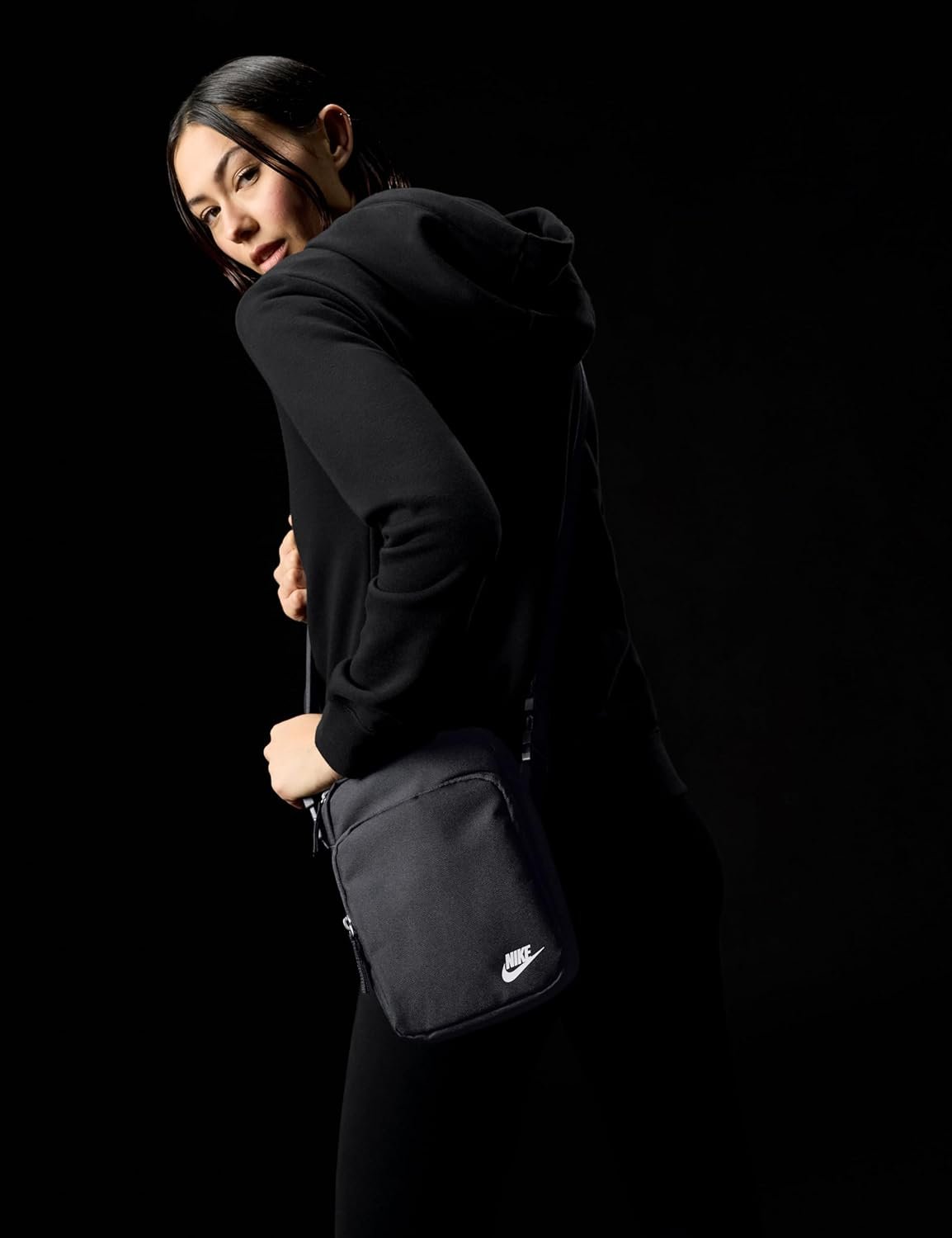 Nike Unisex Adult Classics Heritage Crossbody Bag (4L) | Mens and Womens - Image 2